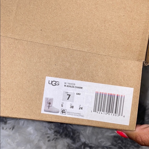 Uggs - Picture 3 of 6